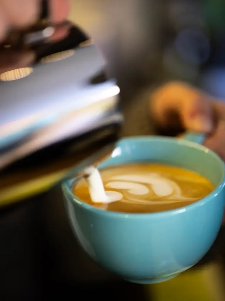 Coffee pouring - Ground Up